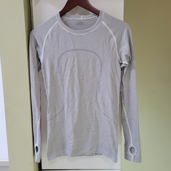 lululemon athletica Tops - Lululemon swiftly tech long sleeve striped top black white size 6